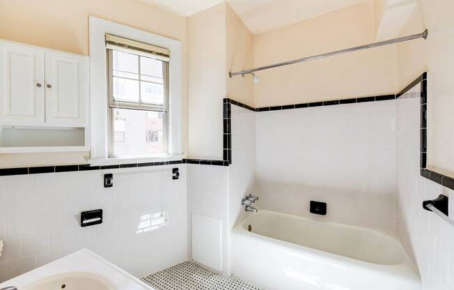 The-Frontenac-Bath-Tub