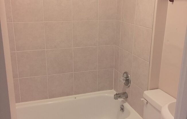 Studio, 1 bath, 340 sqft, $1,050, Unit 209