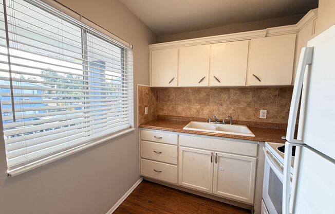 1 bed, 1 bath, 560 sqft, $1,150, Unit 205