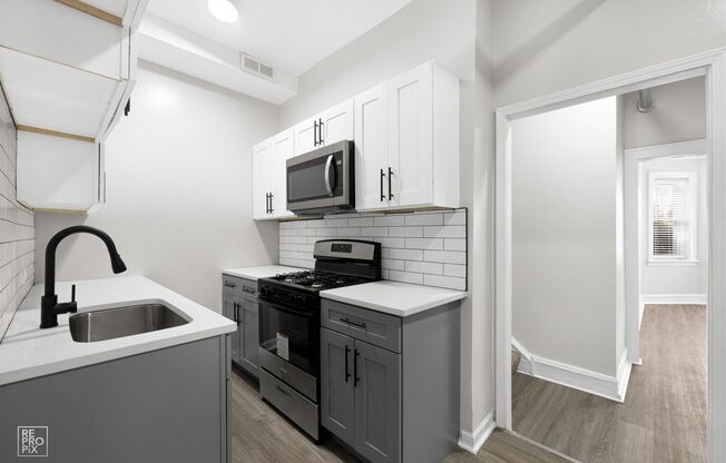 5948 W Superior