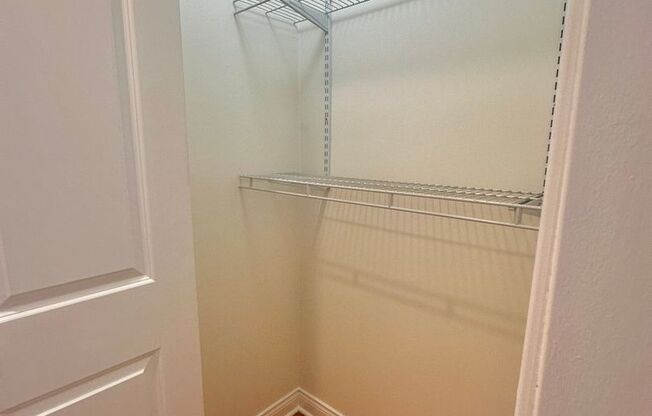 Studio, 1 bath, 400 sqft, $1,200, Unit 6954-312