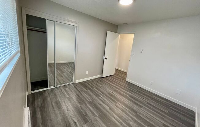 2 beds, 1 bath, 760 sqft, $1,100, Unit 12