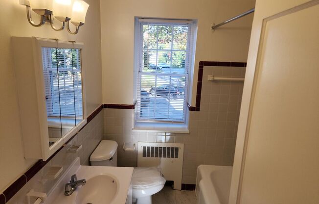 2 beds, 1 bath, 897 sqft, $2,335, Unit G-14
