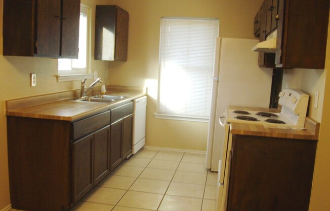 2 beds, 1 bath, $1,275