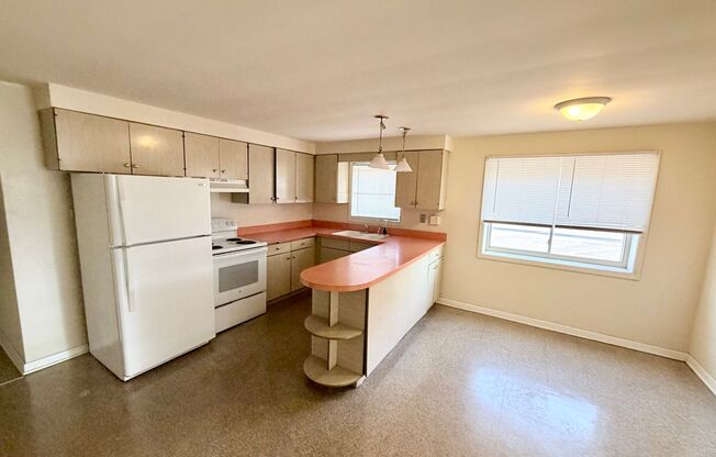 2439 Des Plaines Avenue
