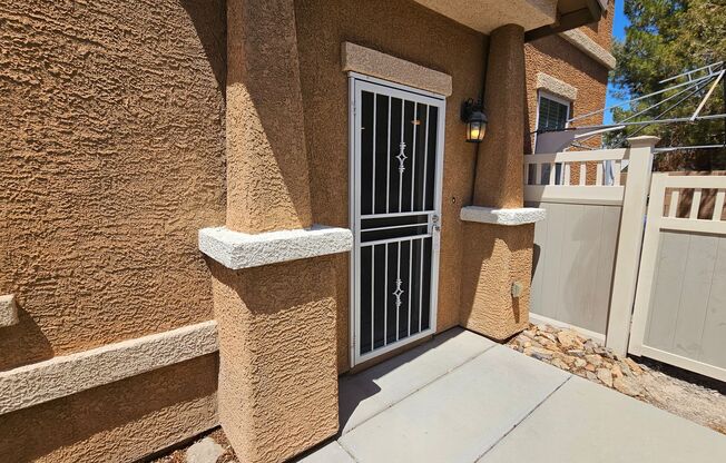Spacious 3 bedroom Town home in Henderson!!!