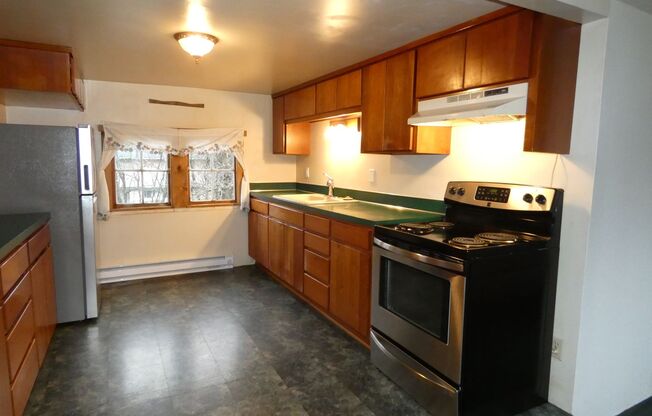 2 beds, 1 bath, $1,600