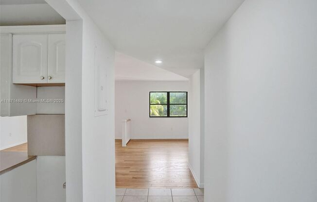 1891 N 61ST AVE APT B215 HOLLYWOOD, FL 33024