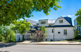 772 SW BROADWAY DR