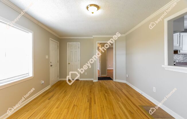 Cute 3 bedroom / 1 full bath with 1,098 sq feet of space!