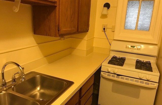 1 bed, 1 bath, 600 sqft, $1,095, Unit B-25