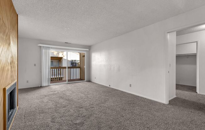 Truckee Riverfront Condo: 2BR, 2BA, Fireplace, Balcony!