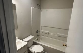 2 beds, 1 bath, 650 sqft, $1,150, Unit 4