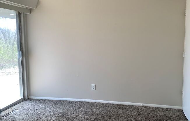 2 beds, 1 bath, 764 sqft, $875, Unit 15B