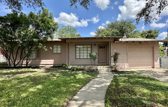 322 Altgelt Avenue