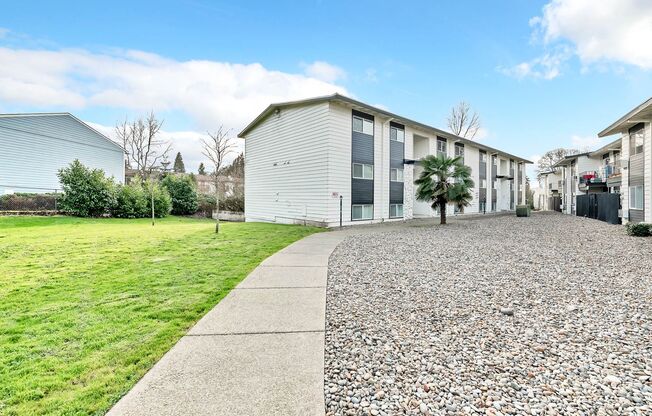 2 beds, 1 bath, 880 sqft, $1,395, Unit #1