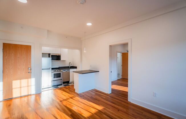 1 bed, 1 bath, 385 sqft, $1,080, Unit Unit 12