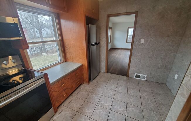 2 beds, 1 bath, $1,395