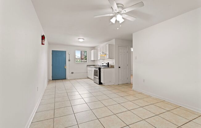 2 beds, 1 bath, 700 sqft, $650, Unit 1132 Aster St.