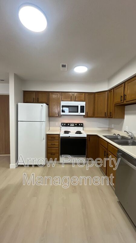 515 W Saunders Ave