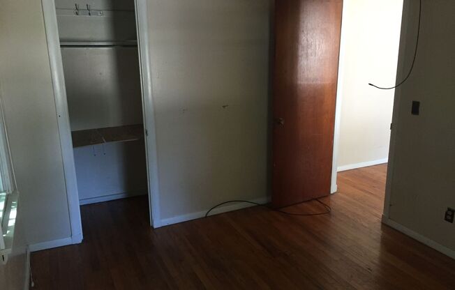 2 beds, 1 bath, $1,375, Unit A