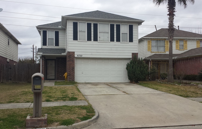 Completely remodeled property in the heart of Houston with a huge backyard! It features an open concept kitchen integrated with the living area and formal dining