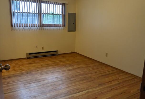 2 beds, 1 bath, 960 sqft, $1,445, Unit Tennessee-7433