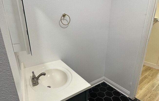 Modern & Stylish 2-Bedroom Apartment... Great Location!