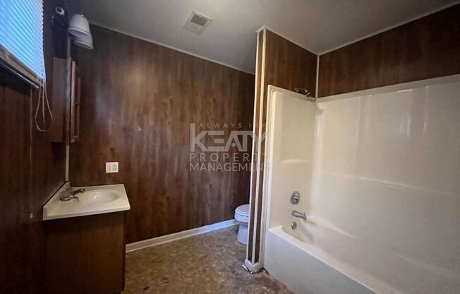 3 bed, 2 bath home now available in Lafayette!