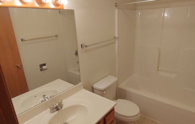 2 beds, 1 bath, 775 sqft, $975, Unit 1227-14