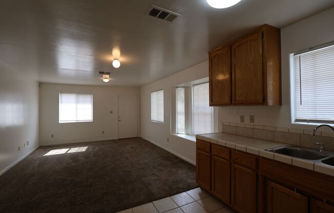 3 beds, 2 baths, $1,650, Unit A