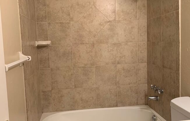 3 beds, 1 bath, 1,016 sqft, $1,395, Unit 3920 NE 1 TER