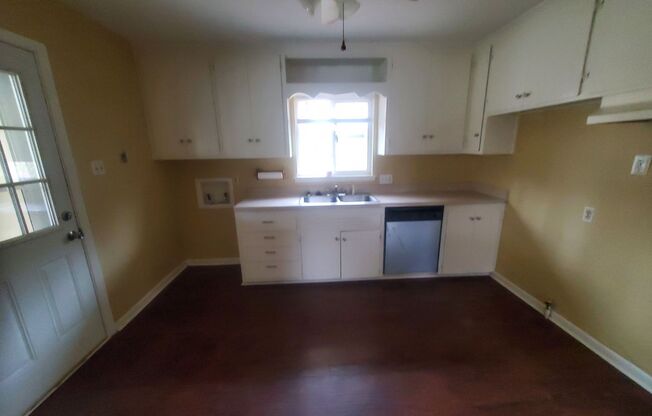 2 beds, 1 bath, $850