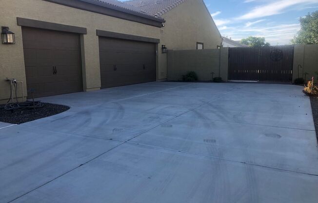 4 Bedroom home in Queen Creek with Pool