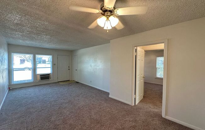 2 beds, 1 bath, 825 sqft, $850, Unit 1006 Williamson Dr (C)