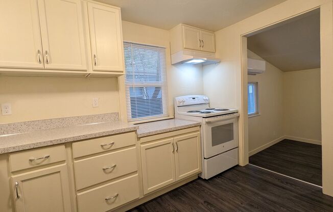 Studio, 1 bath, $995, Unit UNIT B