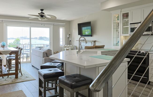 Spectacular 2 Bd/2Ba Glorietta Bay Condo.