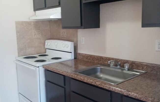 1 bed, 1 bath, 620 sqft, $1,300, Unit 3220 Q