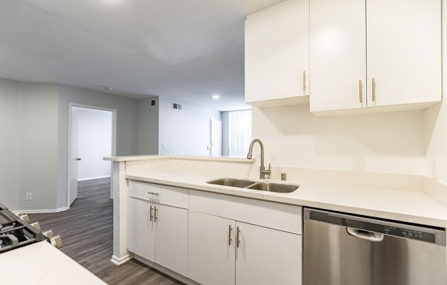 314 South Manhattan Place