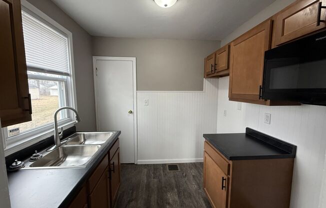 2921 Chestnut St- Two Bedroom Remodeled Home! *Available Now*