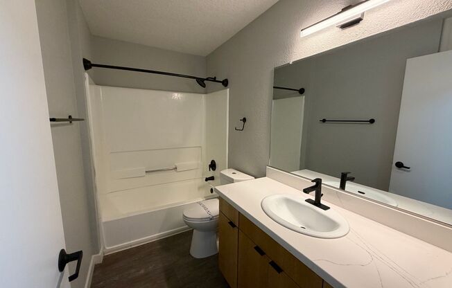 2 beds, 1 bath, 790 sqft, $2,470, Unit B204