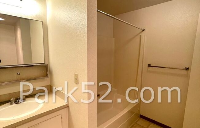 2 beds, 1.5 baths, $1,895, Unit 9505-#B