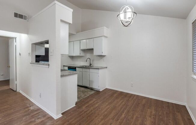 Newly Renovated Two Bedroom Condo in Carrollton!