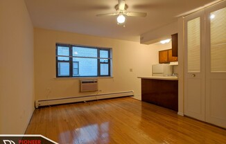 525 W Oakdale Ave