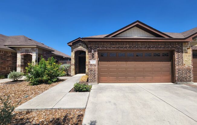 Creekside Crossing / 3/2/2 / Covered Patio /Fenced in Back Yard / CISD