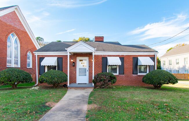 Charming 3-Bedroom Home in Historic Oberlin Community – with In-Unit Laundry!