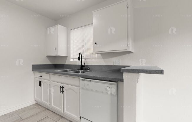 (Ellie:B) 5139 White Oak Avenue