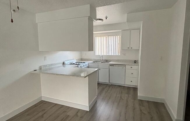 2-Bed, 1.5-Bath Apartment with $500 Move-In Special – Hawthorne, CA