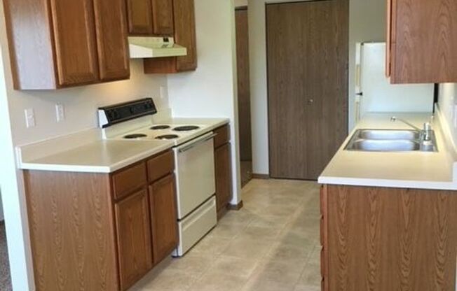 2 beds, 1 bath, 882 sqft, $595, Unit 612-301