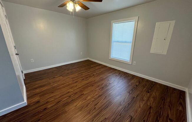 3 beds, 1 bath, $1,200, Unit Apt B